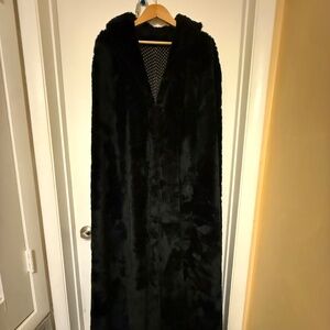 FLOOR LENGTH FAUX FUR OPERA CAPE, BLACK